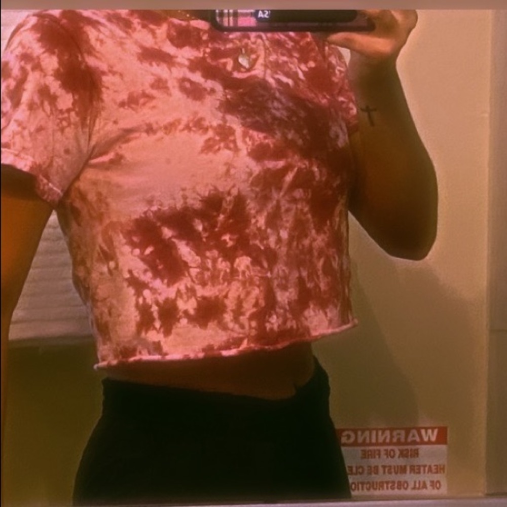• dark & light pink tie dye crop top